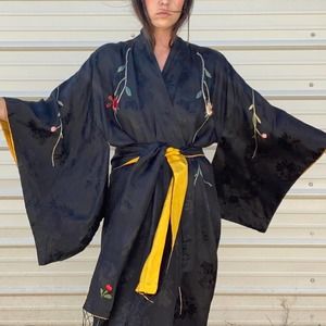 Vintage floor length 100% silk embroidered kimono